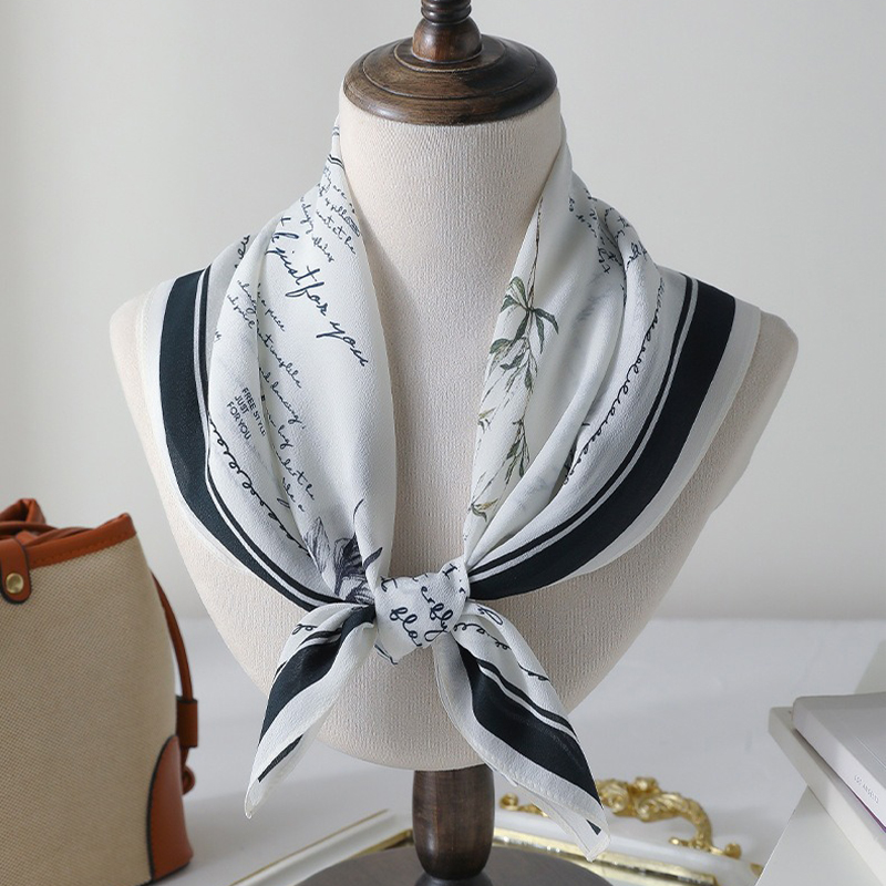 100% Mulberry Silk Scarf 65x65 - đánh giá và giá Vintage Fashion Journal